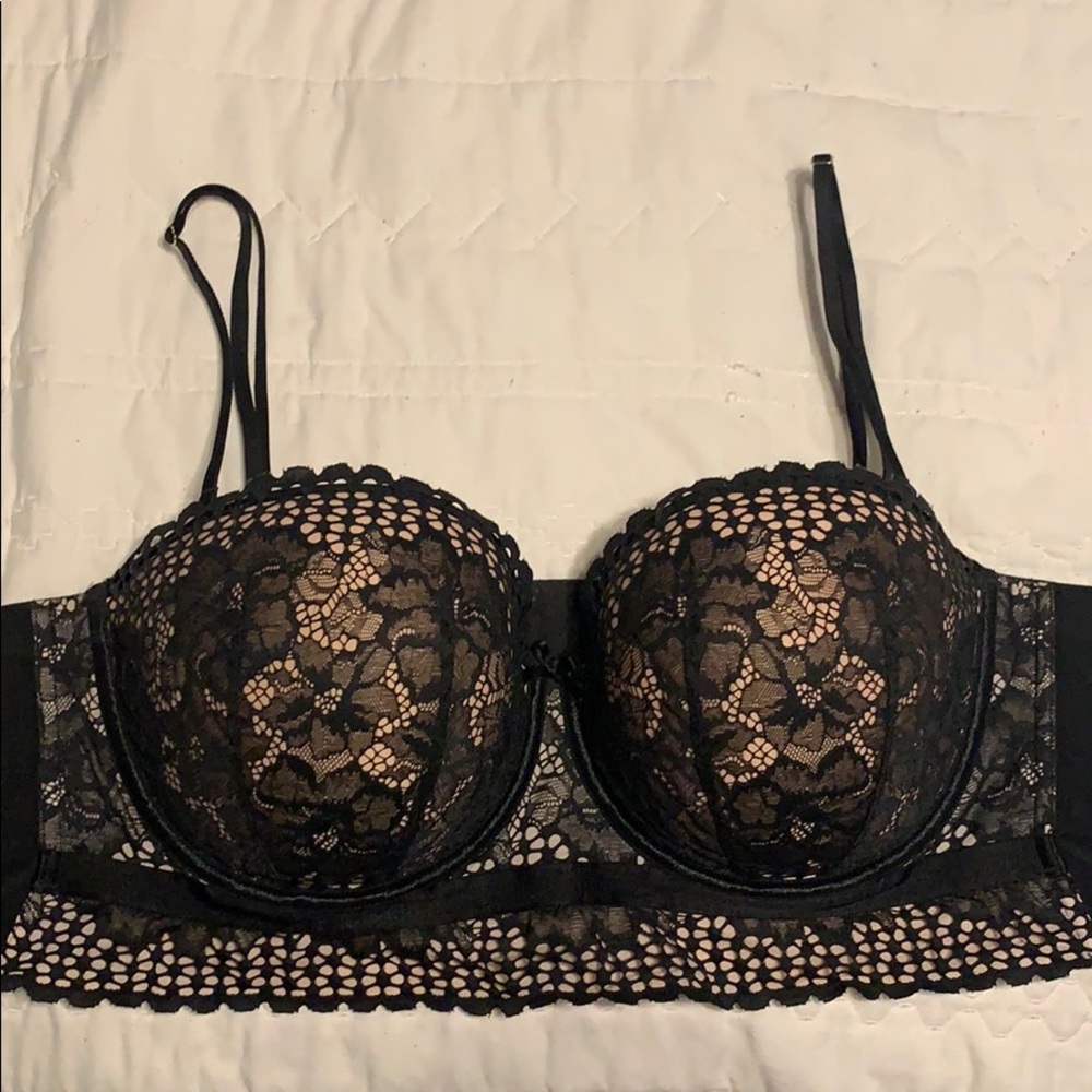 Lightly lined multi-way strapless bra
